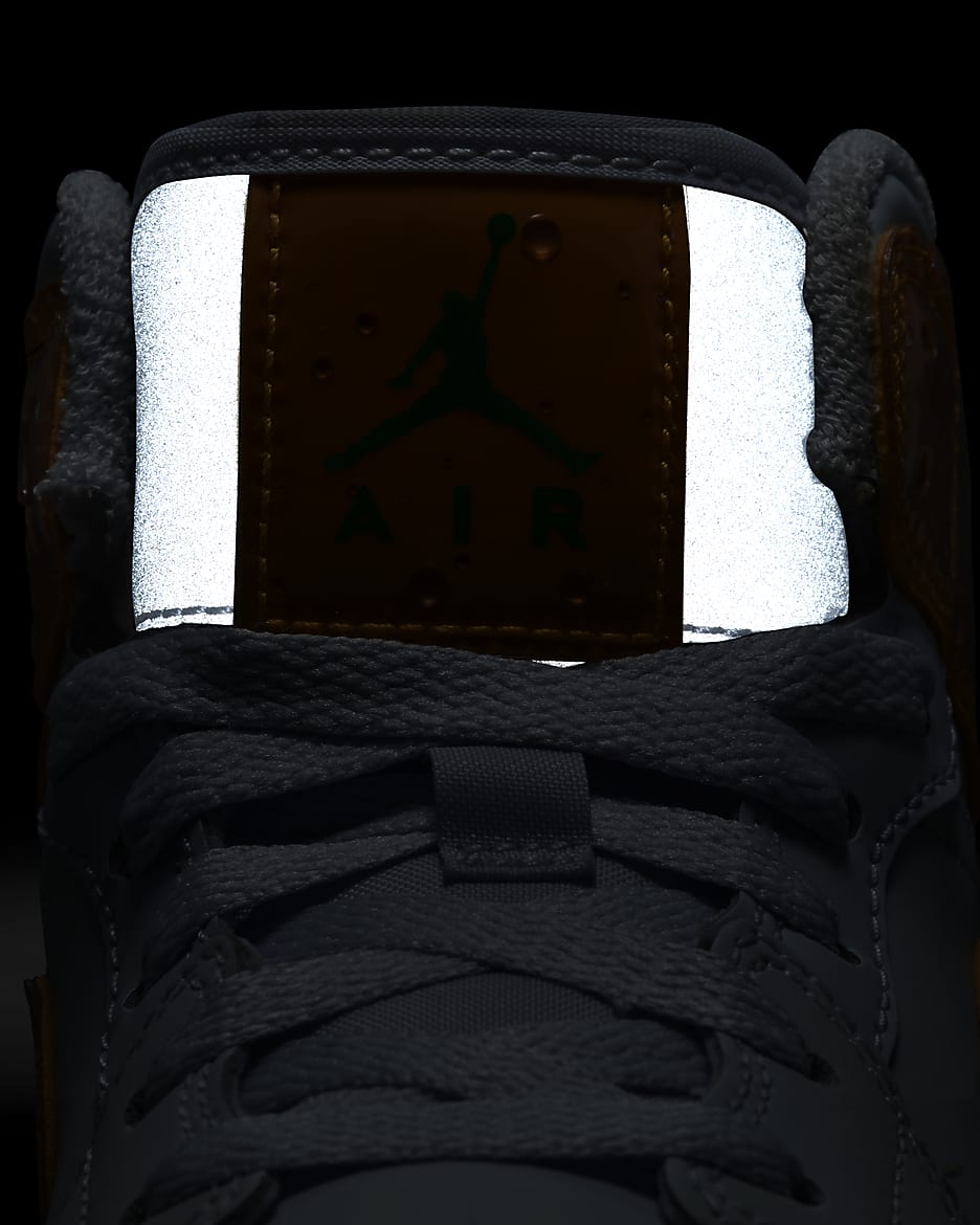 Air Jordan 1 Mid SE Big Kids Shoes